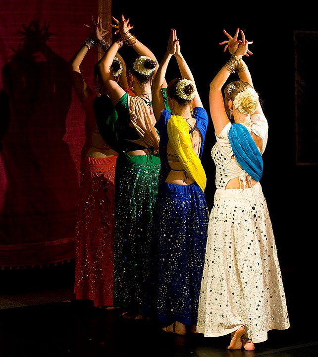 Zespół Mohini, taniec Bollywood (Nrtya Maalaa - Girlanda tańców)